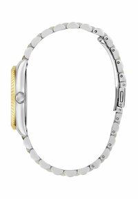 Montre en argent et or avec une lunette cannelée distincte et un bracelet poli, mettant en valeur un design élégant et raffiné, adapté à une tenue formelle.