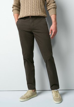 VON M5 IN REGULAR FIT - Chino - dunkelbraun