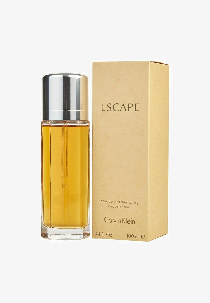 Calvin Klein Escape-parfym i en klar glasflaska med ett silverlock, som har en gyllene-gul vätska och en brun kartonglåda.