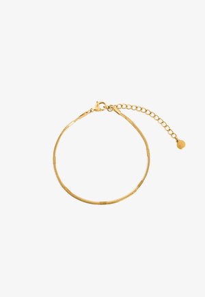 Aranyszínű lánc karkötő, sima, hajlékony kialakítással, kapoccsal és állítható hosszúságú lánccal, amelyen egy kis címke található.