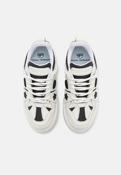 CHIARA FERRAGNI EYEFLY - Sportcipő - off-white/black