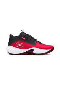 Sneaker rouge et noir avec une tige texturée, une semelle intermédiaire blanche et une semelle extérieure noire à motifs. Dispose de lacets noirs et d'un logo sur le côté.