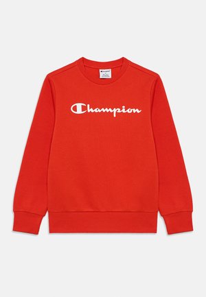 Sweat-shirt rouge à manches longues avec col rond et texte du logo "Champion" blanc centré sur la poitrine.