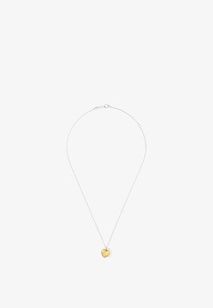 Delicado collar de cadena de plata con un pequeño colgante en forma de corazón pulido en oro y cierre de mosquetón.
