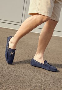 Não selecionado, dark blue