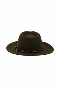 Cappello di feltro verde scuro con un ampio visiera, caratterizzato da una fascia in pelle marrone avvolta attorno alla corona e un design con cima piatta.