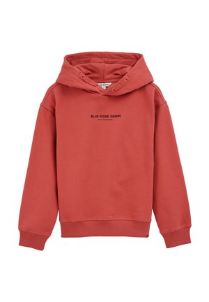 Sudadera roja con capucha hecha de tela suave, con un bolsillo canguro, puños acanalados y un logotipo impreso en negro en la parte delantera.