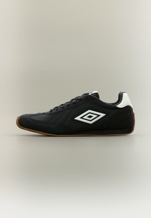 Umbro, GORTON UNISEX - Αθλητικά παπούτσια - black/white