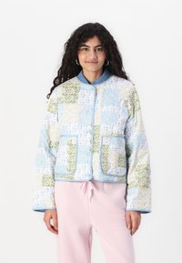 ONLY ONLELVIRA JACKET - Lengva striukė - cool blue