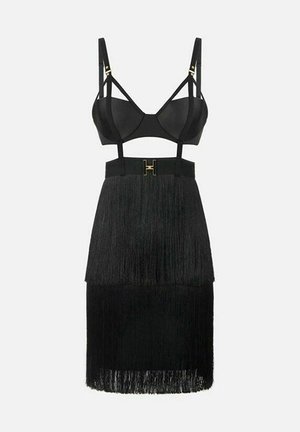 Vestito nero in due pezzi con top reggiseno strutturato, doppie bretelle e gonna con frange con cintura con fibbia color oro.