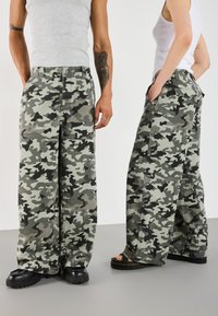 YOURTURN UNISEX - Vaqueros boyfriend - grey/black