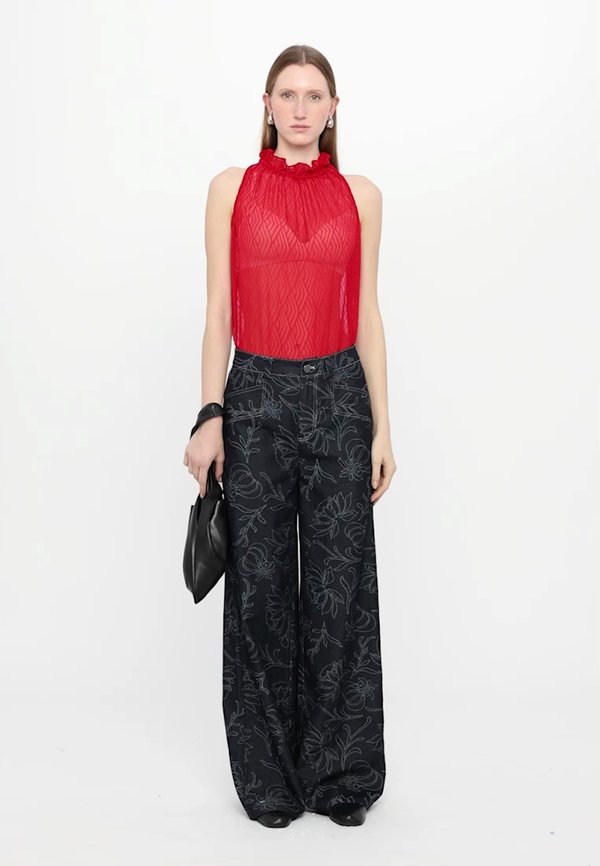 EXCLUSIVE ILIANA - Top4