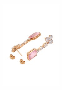 Orecchini in pietra rosa con metallo dorato. Presentano pietre rettangolari e a forma di pera con una finitura lucida e un design intricato.