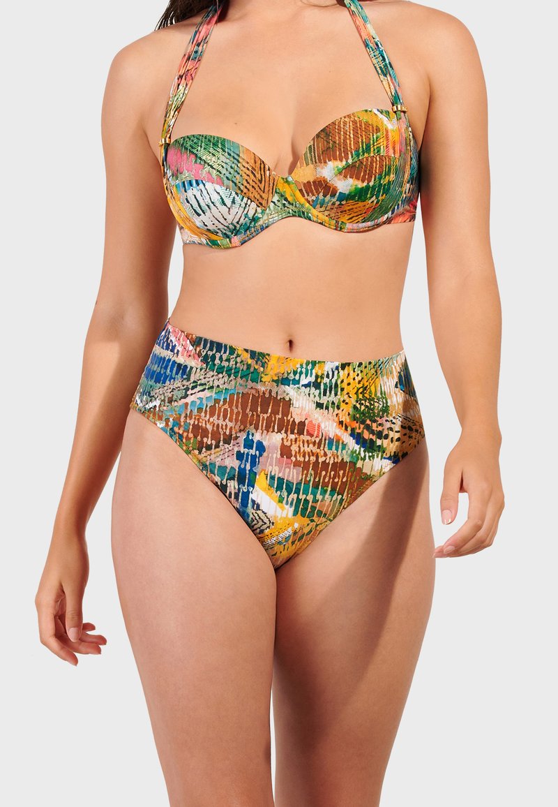 Färggrann bikini med ett mönstrat mönster i grönt, orange, brunt och blått. Toppen har en formad kupa och halterneck, medan botten är högmidjad.