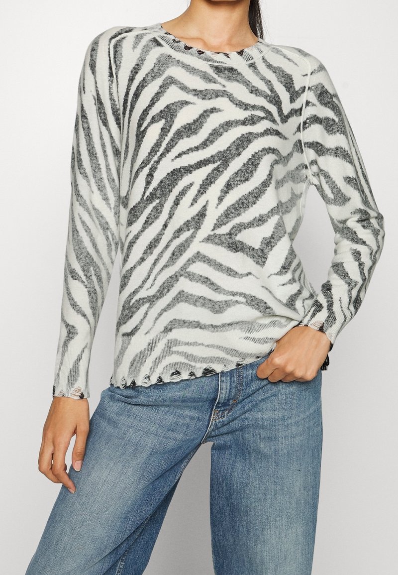 Grau-weiß gestreifter leichter Pullover mit Zebra-Design, aus strukturiertem Stoff, langen Ärmeln, geripptem Ausschnitt und gewellten Saumdetails.