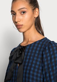 YAS YASCHARLIE BOW DRESS  VIP - Vestido de dia - black