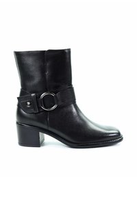 Botte en cuir noire mi-mollet avec talon bloc, bout pointu et bride décorative avec anneau métallique autour de la cheville.