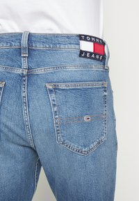 Tommy Jeans Džíny Bootcut - blue denim