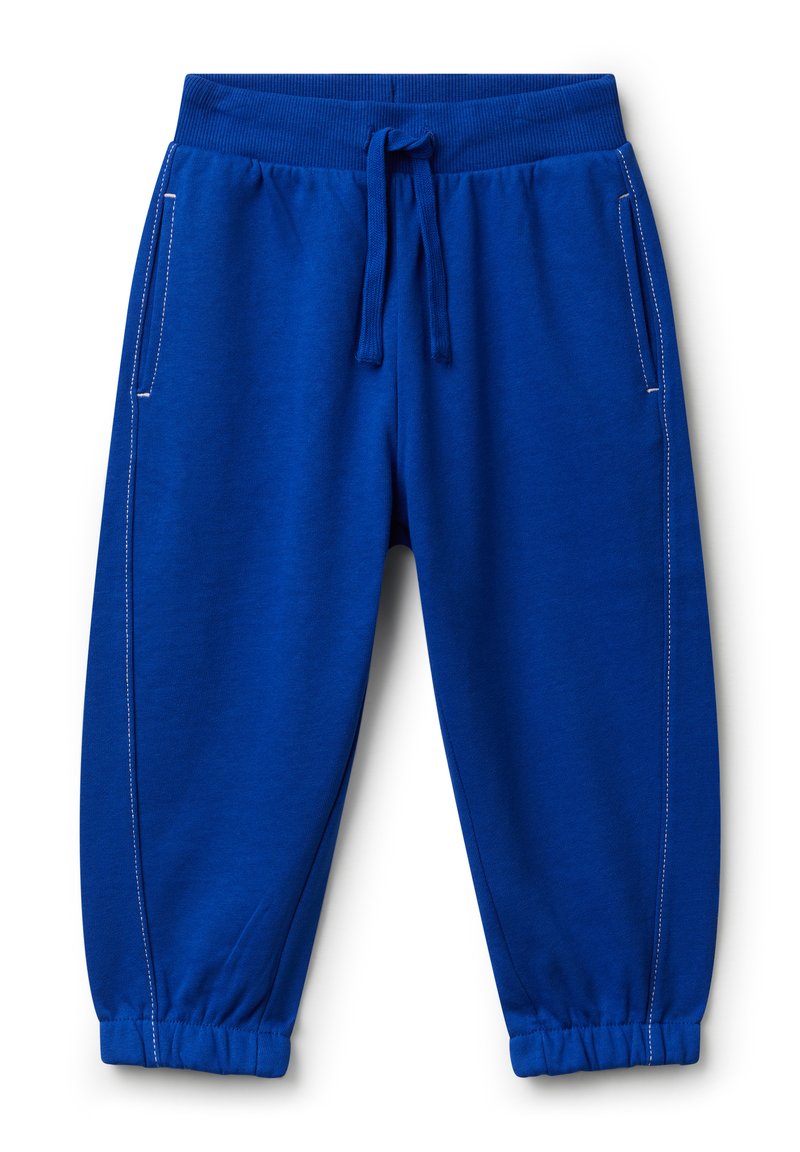 Niebieskie dresy z elastycznym paskiem w talii i mankietami, kieszeniami bocznymi oraz sznurkiem do regulacji w pasie, ułożone na płasko na białym tle.