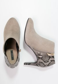 KIOMI Botines bajos - grey