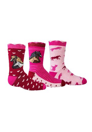 Drei bunte Socken mit Pferdemotiven und pinken Akzenten, mit Herzen, Streifen und Silhouetten galoppierender Pferde.