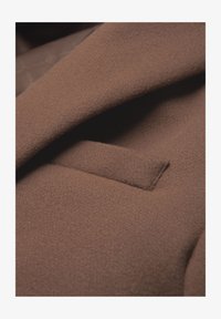 Ausgewählt, brown