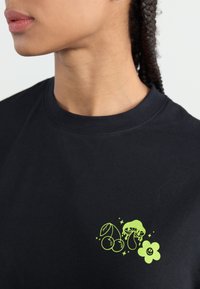 YOURTURN UNISEX - T-shirts med print - true black