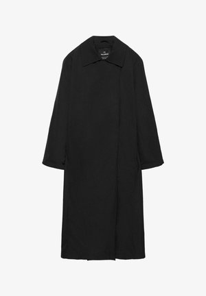 Hosszú fekete kabát széles gallérral, hosszú ujjakkal és rejtett elülső lezárással, sima anyagból készült.