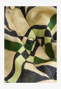 Neselectat, cream/green geometric print