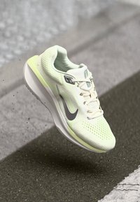 Nike Performance AIR WINFLO 11 - Scarpe da corsa su strada - sail/metallic silver/barely volt/volt/summit white/college grey