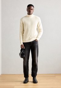 Lindbergh ROLL NECK STRUCTURE SWEATER - Maglione - ecru