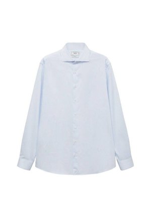Chemise bleu clair à manches longues avec col classique, présentant un motif rayé subtil et des boutons blancs sur le devant.
