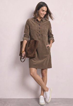Street One, KNIELANGES KLEID AUS SOFTEM CORD - Robe chemise - velvet mocha