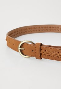 Brown leather belt featuring a braided design, gold metal buckle, and multiple hole adjustments for size customization.