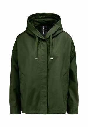 Ciemnozielona kurtka z kapturem, ze sznurkami, przednimi kieszeniami i ukrytym zamkiem błyskawicznym, prezentowana na białym tle.