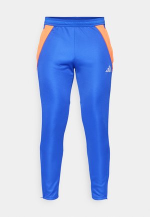 Blaue Sporthosen mit orangefarbenen Seitenakzenten, aus glattem, dehnbarem Material. Sie verfügen über einen elastischen Bund und ein kleines Logo.