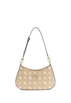 Sac à main beige incurvé avec logos blancs à motifs, emblème doré "Guess", et sangle noire réglable avec attaches dorées.