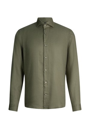 Męska oliwkowo-zielona koszula na długi rękaw z klasycznym kołnierzykiem na białym tle.