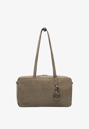 Borsa a tracolla rettangolare in camoscio taupe con due tracolle, dettaglio anello portachiavi in metallo e chiusura con cerniera sulla parte superiore.