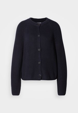 Jūras spēku adīts kardigāns ar teksturētu rakstu, apaļu kakla izgriezumu un priekšējo pogu aizdari. Iezīmē garas piedurknes un īsu piegriezumu.