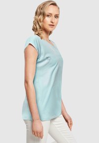 Merchcode LIFE EXTENDED SHOULDER  - T-shirt con stampa - ocean blue