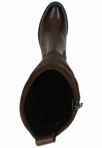 Botte marron en cuir jusqu'au genou avec une finition lisse, bout arrondi et tige en textile, dotée d'une fermeture éclair latérale et d'une doublure en tissu.