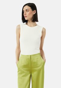 comma   SLIM FIT biały