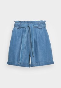 Jeansshorts med hög midja, bälteöglor och knytbälte. Ljusblå färg med vikt nederkant och subtila sömnadsdetaljer.