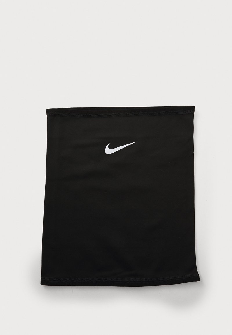 Sort halsvarmer lavet af strækstof med et hvidt Nike-logo. Glat tekstur med færdige kanter, designet til varme og komfort.