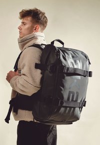 OAK25 LUMINITE TRAVELLER - Dagryggsäck - black