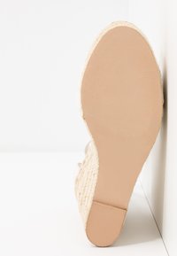 Steve Madden SIVIAN - Sandálias de salto alto - white