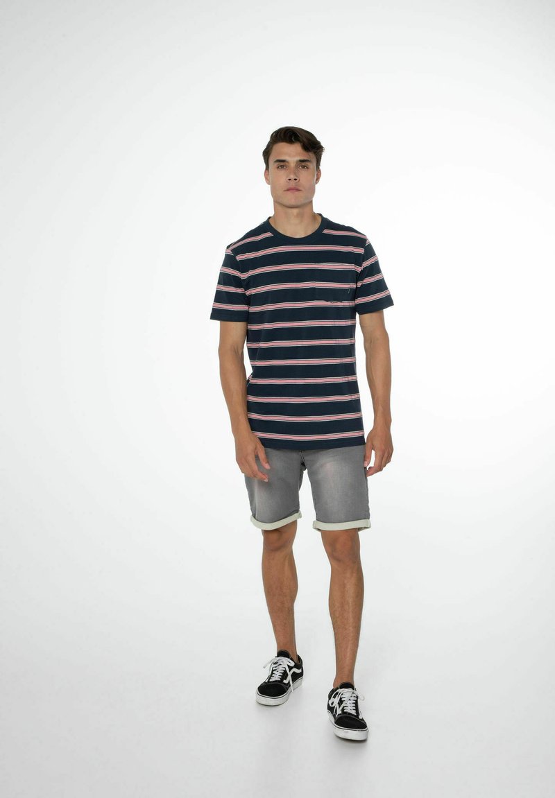 Herren T-Shirts basic | Protest PRTTAUFEEQ T-Shirt print night skyblue/dunkelblau - WD46133 Herren T-Shirts basic | Protest PRTTAUFEEQ T-Shirt print night skyblue/dunkelblau - WD46133