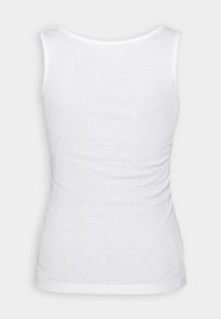 Débardeur blanc côtelé sans manches vu de dos, avec un col rond et une silhouette ajustée.