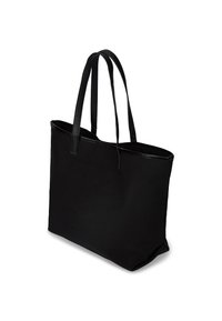 Fekete táska, texturált szövetből, lapos, sima szintetikus fogantyúkkal, nyitott tetejű és strukturált, téglalap alakú.